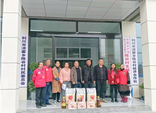 走访慰问孤残贫 浓浓关爱暖人心