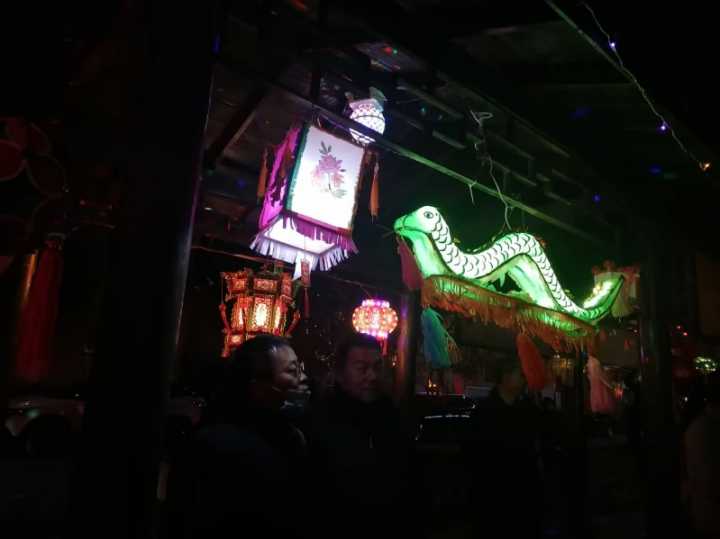 西宁市城北区严小村：花灯“廉”谜齐助阵 篝火烟花闹元宵