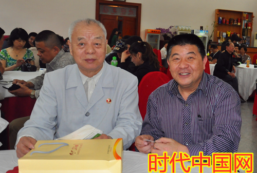 时代中国网总编周秋连(右)与毛主席女婿王景清_副本.jpg